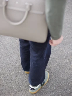 Herren VEJA – Sneaker aus Veloursleder in Oliv