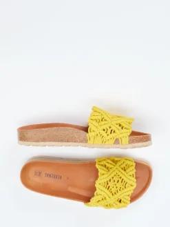 – Pantoletten aus Textil in Makramee-Optik*Verbenas Online